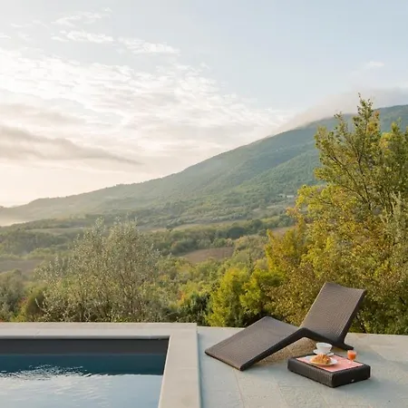 Sleeps 8 Pool Wifi Willa *