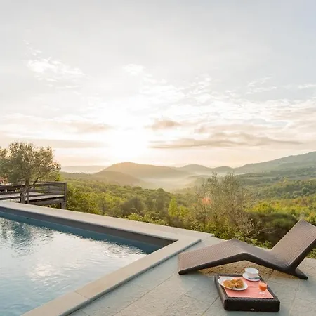 Sleeps 8 Pool Wifi Villa Palazzo Guglielmi