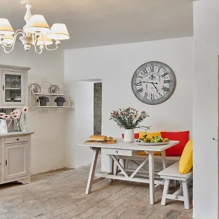 Sleeps 8 Pool Wifi Villa Palazzo Guglielmi