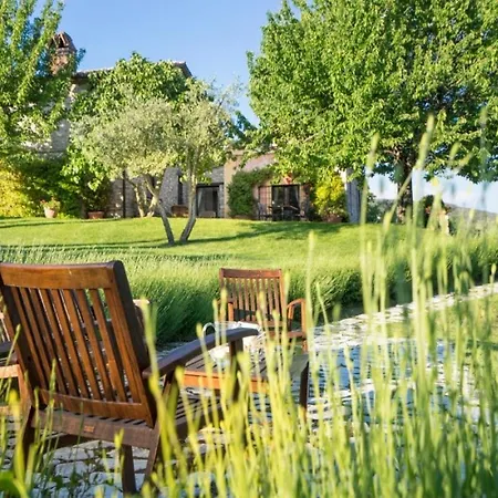 Villa Sleeps 8 Pool Wifi