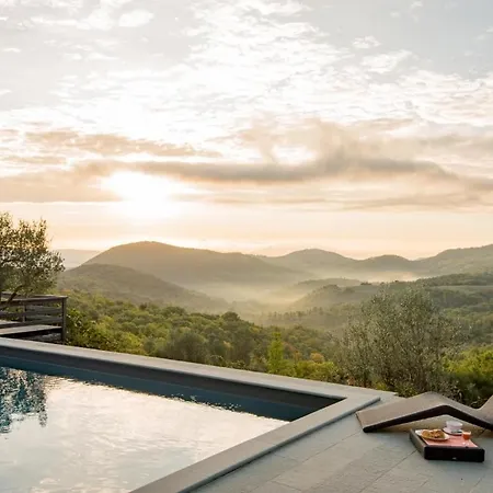 Sleeps 8 Pool Wifi Willa